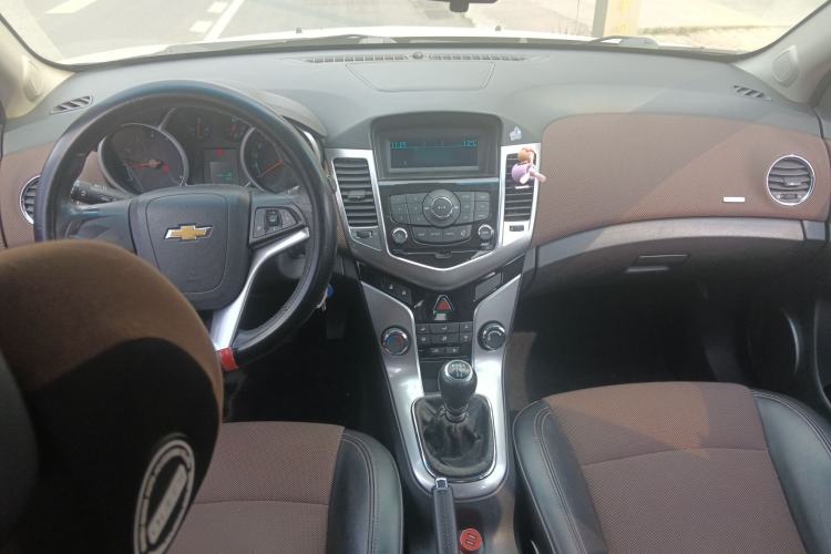 Used Chevrolet Cruze 2013 Hatchback 1.6L Manual Luxury Model
