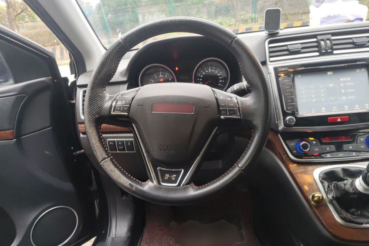 Used Haval H6 2015 Revised Version Sport Edition 1.5T Manual Transmission Two-Wheel Drive Elite Grade