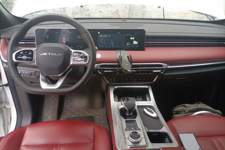 Used JETOUR X70 PRO 2023 1.5T DCT Comfort Edition 5 Seats Center Console