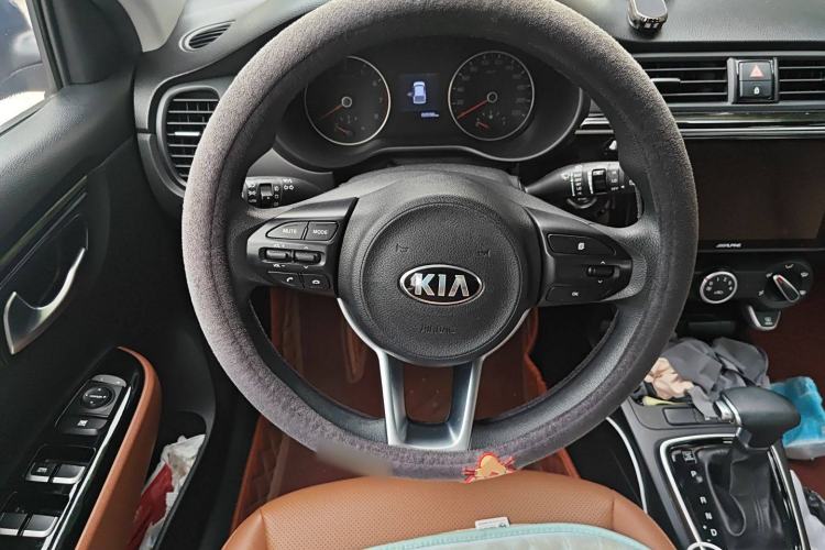 Used Kia KX Cross 2017 1.4L AT GLS Steering Wheel