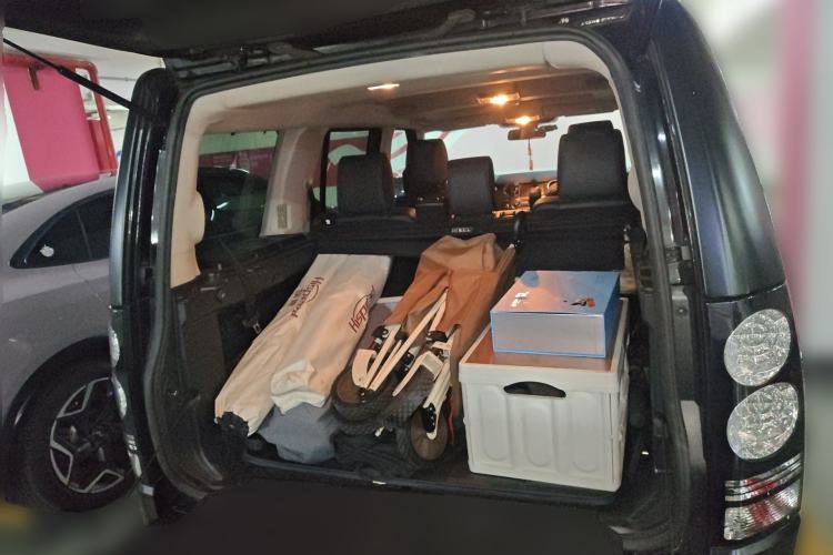 Used Land Rover Discovery 2015 3.0 SDV6 HSE Diesel Version Trunk