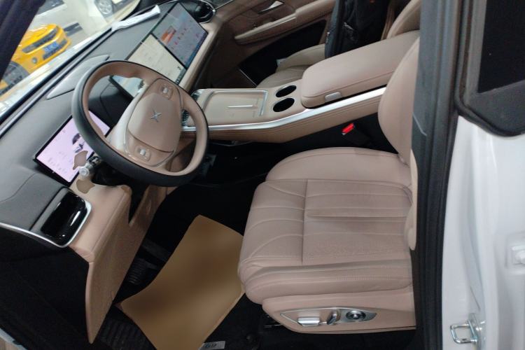 Used XPeng G9 2025 625 Long-Range Max Left Front Seat