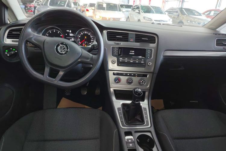 Used Volkswagen Golf 2016 1.6L Manual Fashion Edition
