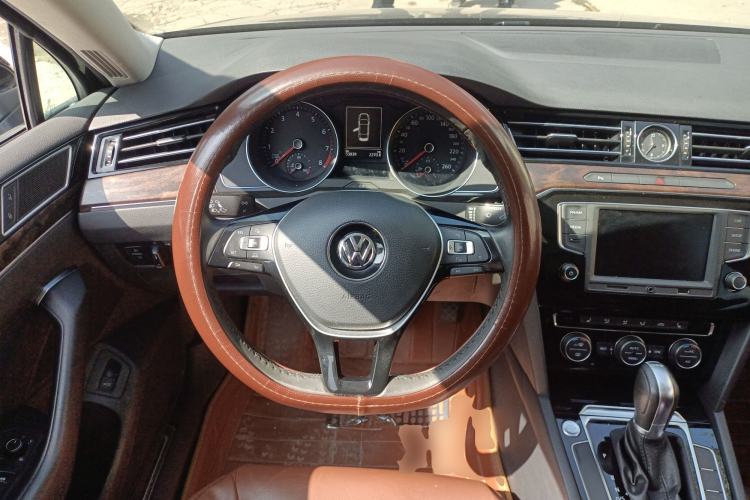 Used Volkswagen Magotan 2017 330TSI DSG Luxury Model Steering Wheel