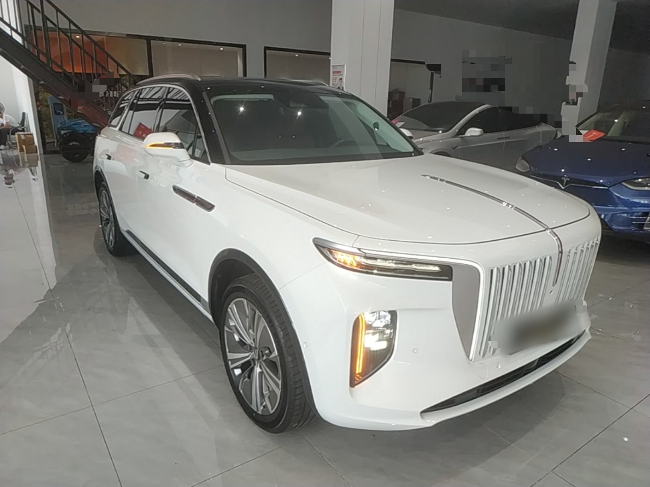 Hongqi E-HS9 2022 660 km Range Flagway Edition Six Seats — снимка 3
