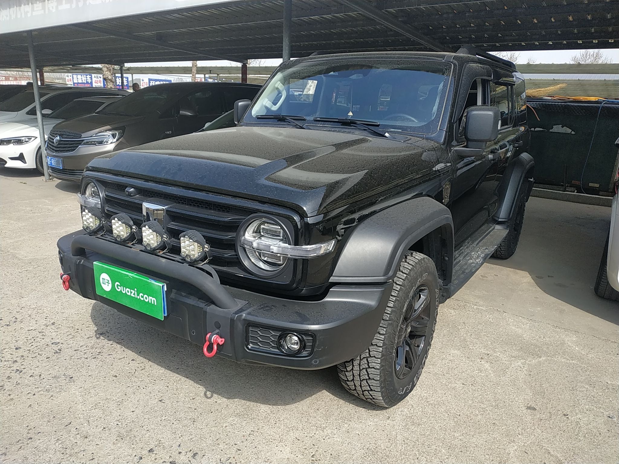 Под передней частью автомобиля