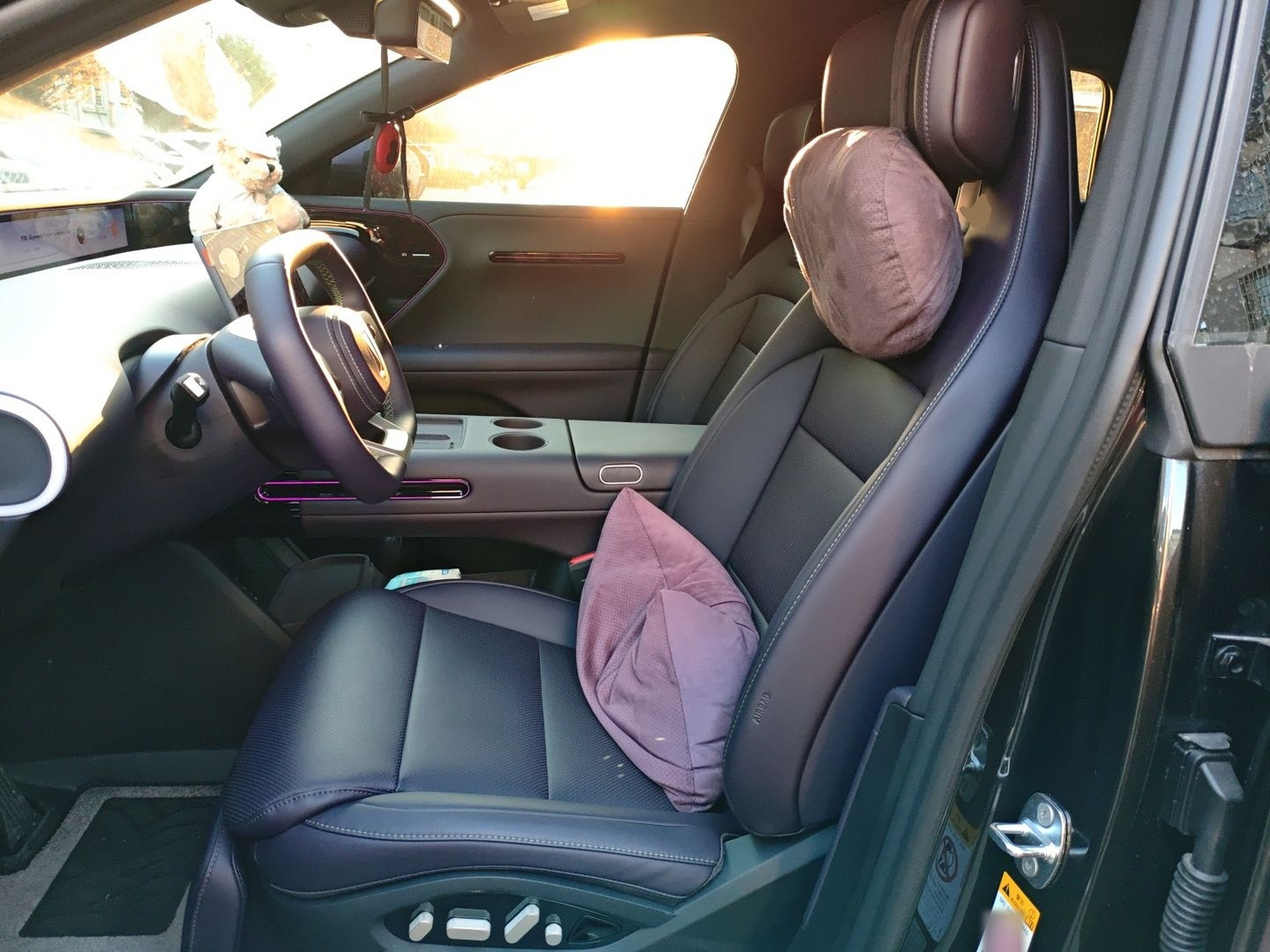 Переднее сиденье в автомобиле