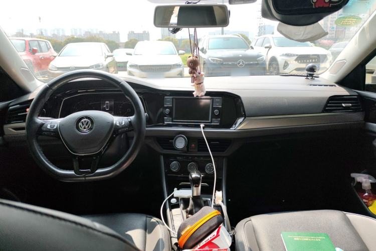Used Volkswagen Sagitar 2020 200TSI DSG Comfort Version China VI Standard Center Console