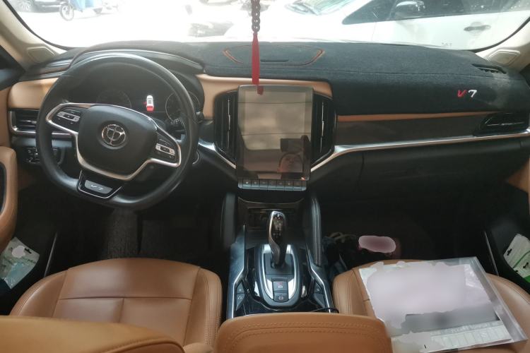 Used Brilliance V7 2018 280T DCT Luxury Model 5 Seats Center Console