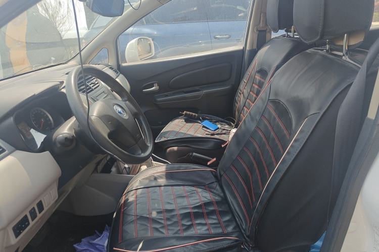 Used Venucia R50 2015 1.6L Automatic Fashion Edition
