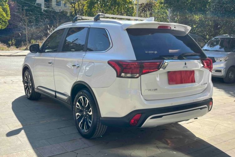 Used Mitsubishi Outlander 2020 2.4L 4x4 Zhi Xiang Edition 5 Seats Exterior 6