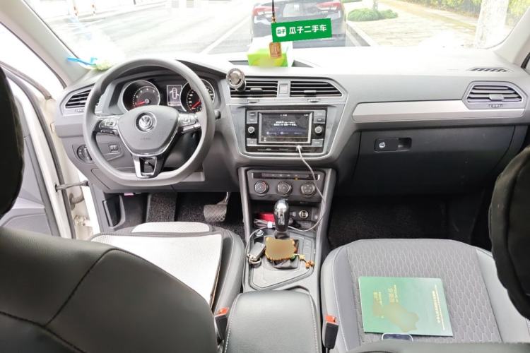 Used Volkswagen Tiguan L 2019 330TSI Automatic Two-Wheel Drive Luxury Edition China V Standard Center Console