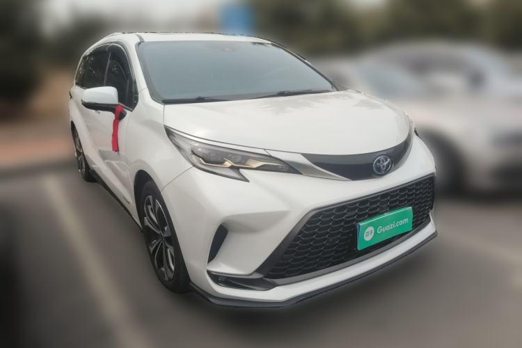 Used Toyota Granvia 2022 2.5L Hybrid Flagship Edition Front Right 45 Deg