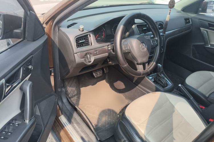 Used Volkswagen Cross Lavida 2014 1.6L Automatic Driver Seat