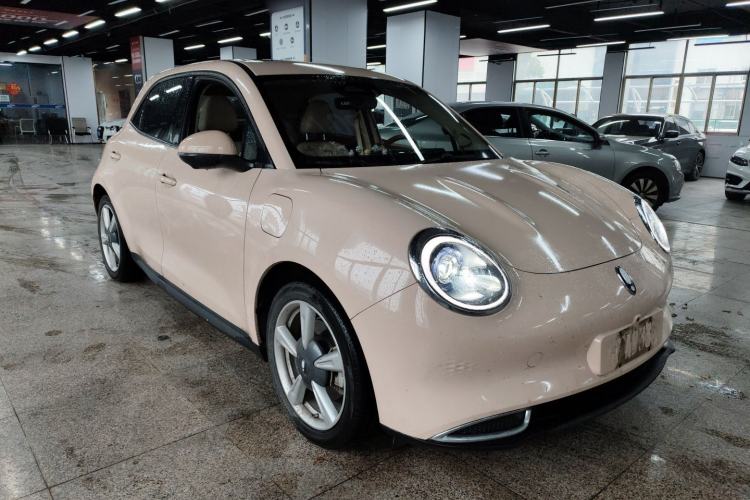 Used ORA Good Cat 2023 401 km Standard Range Prestige Version Lithium Iron Phosphate Front Right 45 Deg