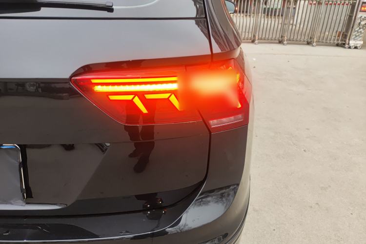 Used Volkswagen Tiguan L 2024 Outstanding Model 300TSI Automatic Two-Wheel Drive Longteng Edition Right Rear Taillight