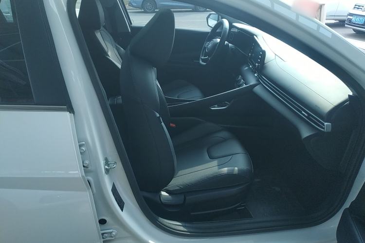 Used Hyundai Elantra 2023 1.5L CVT GLX Elite Edition Right Front Seat