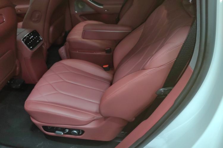 Used Hima AITO M8 2025 Extended-Range Ultra Version 53.4 kWh 6-Seater Edition Left Rear Seat