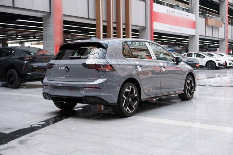 Used Volkswagen Golf 2025 Facelift 300TSI R-Line Exterior 7