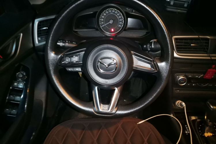 Used Mazda 3 Axela 2017 Sedan 1.5L Automatic Luxury Model China VI Standard
