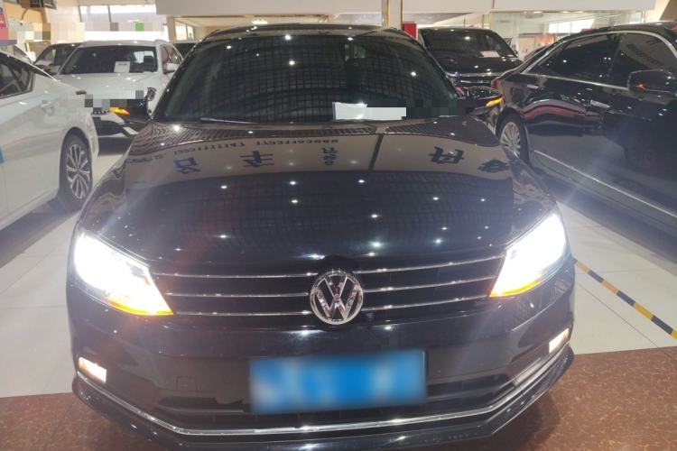 Used Volkswagen Sagitar 2015 1.6L Automatic Comfort Model
