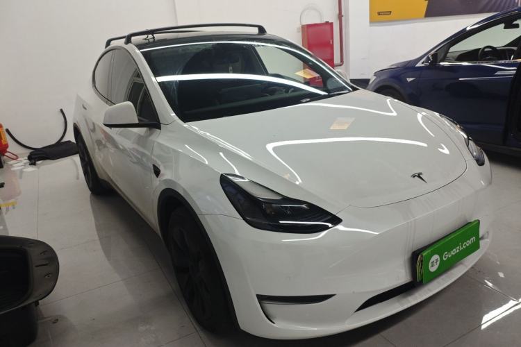 Used Tesla Model Y 2023 Long-Range All-Wheel-Drive Version Front Right 45 Deg