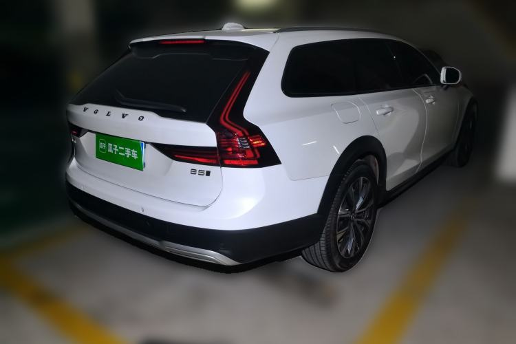 Used Volvo V90 2022 Cross Country B5 AWD Smart Range Edition
