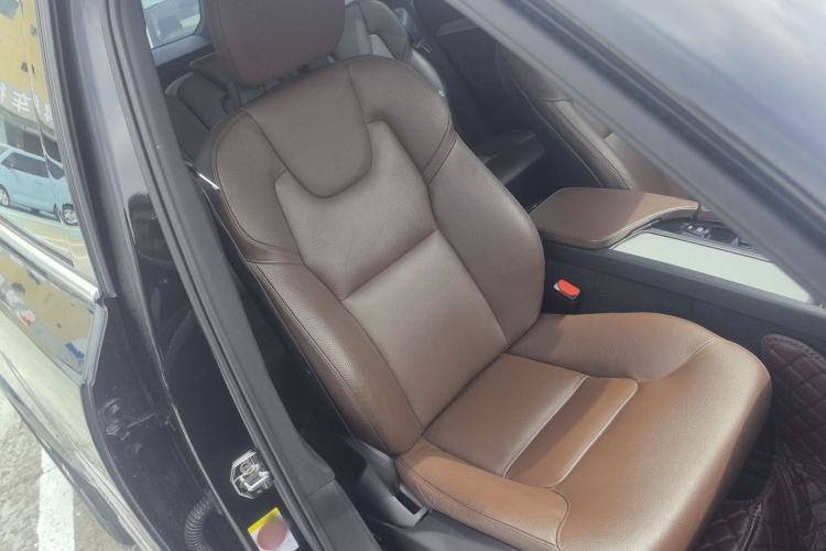 Used Volvo XC90 2020 T5 SmartDrive Luxury 7-Seater Right Front Seat