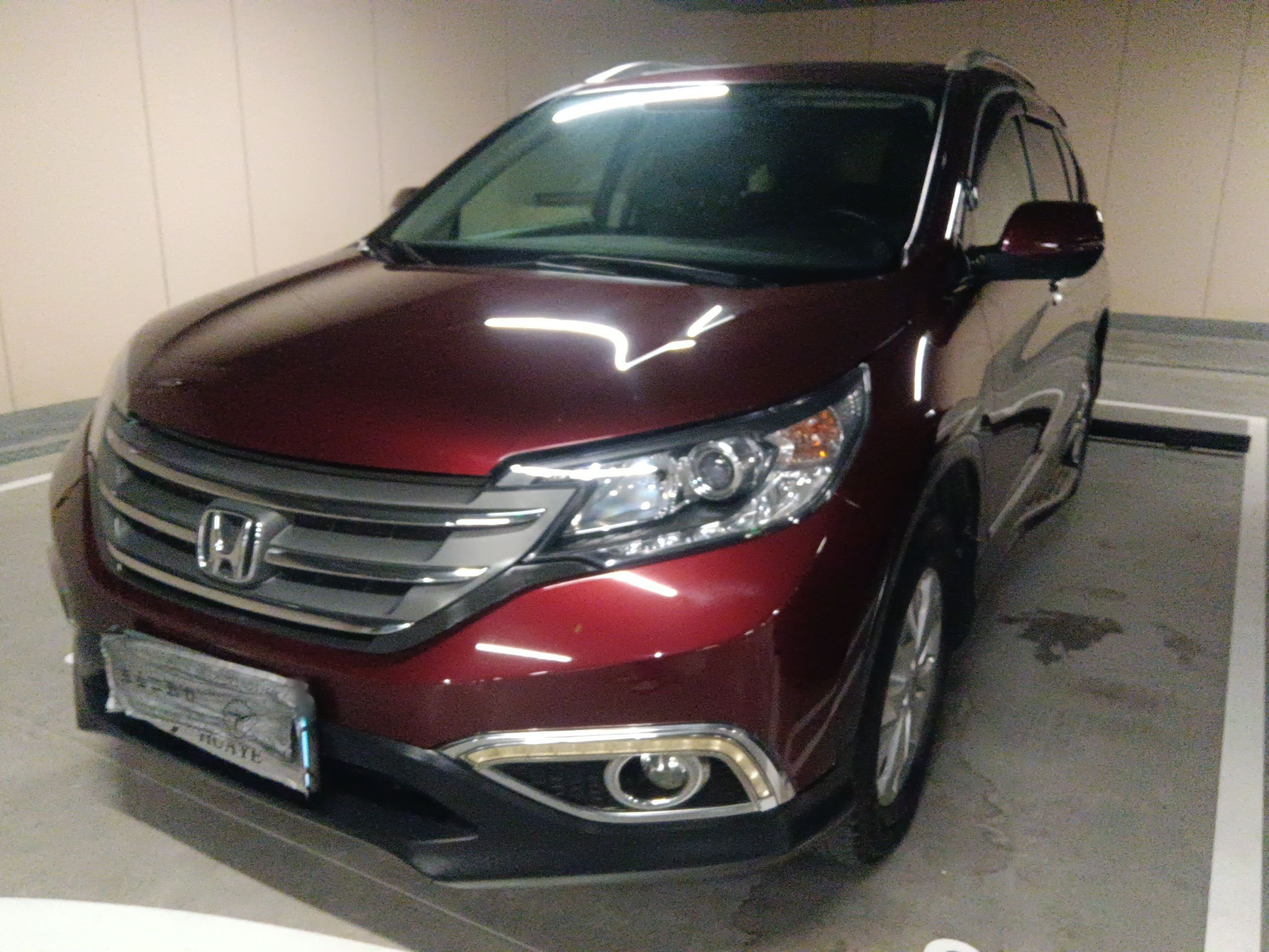 Под передней частью автомобиля