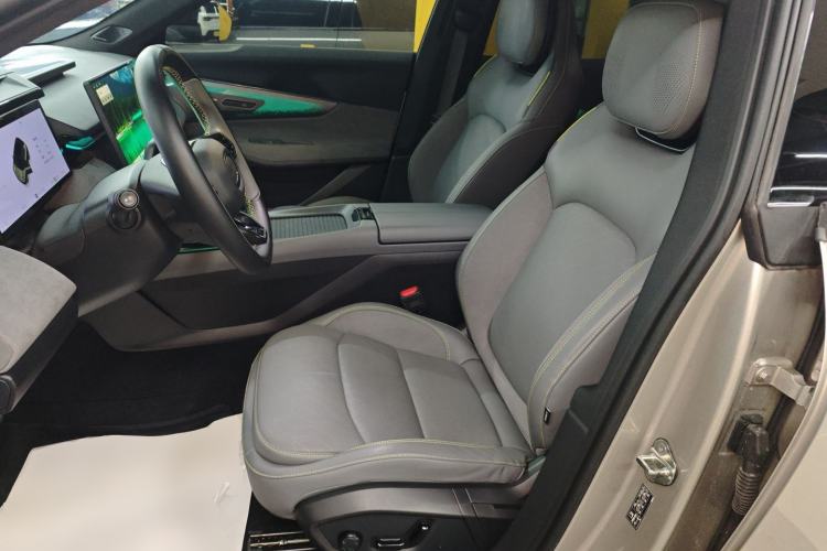 Used Lynk & Co 08 EM-P 2023 120km Long-Range Halo
