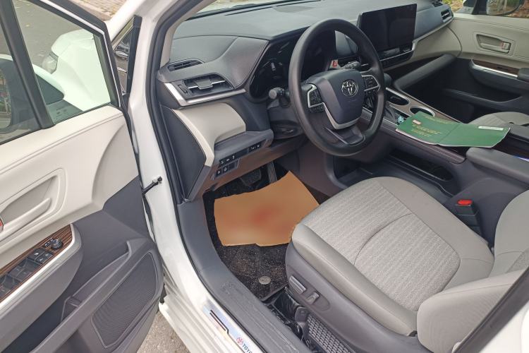 Used Toyota SIENNA 2024 2.5L Hybrid Comfort Edition Driver Seat