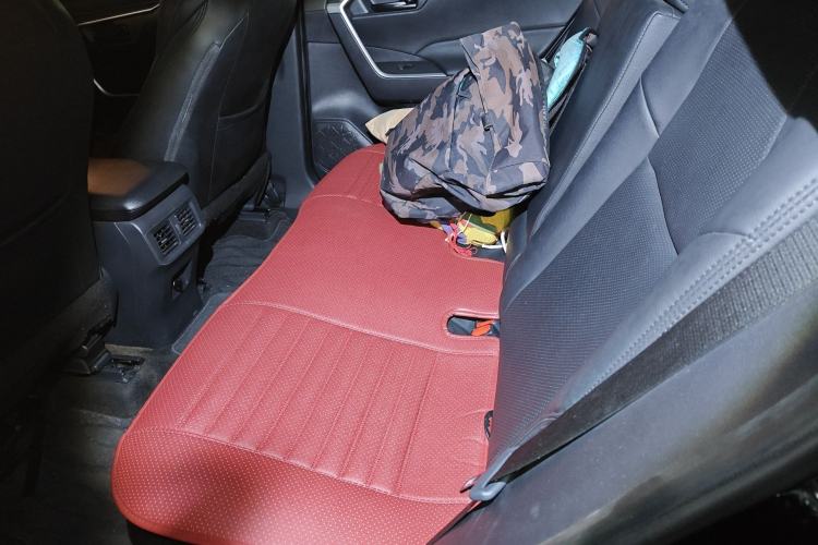 Used Toyota Wildlander 2022 Updated Version 2.0L CVT Two-Wheel Drive Leading Edition Left Rear Seat