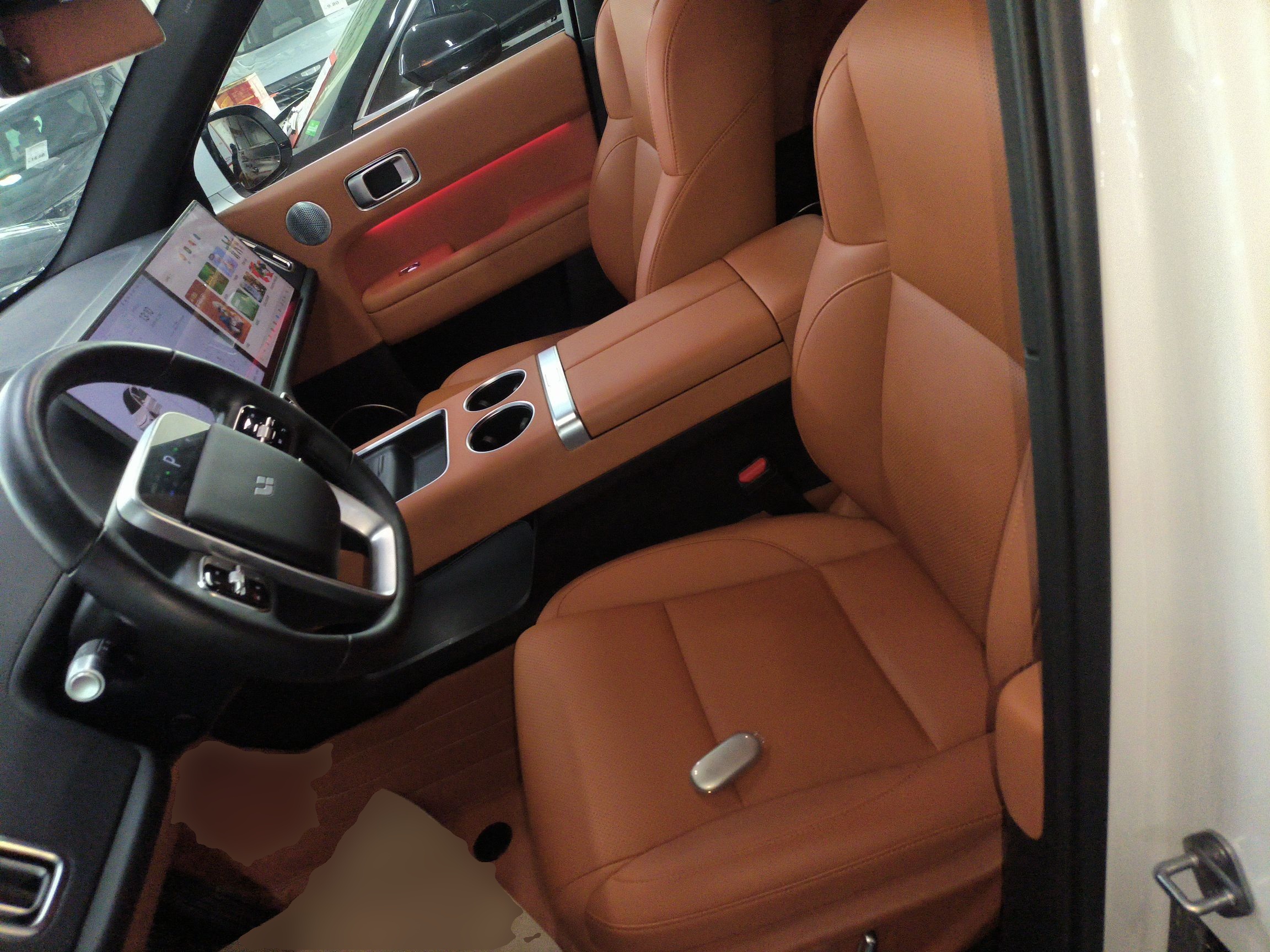 المقاعد الأمامية داخل السيارة