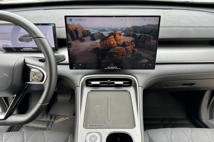 Used Fengyun T8 2025 1.5T 130 km Luxury Edition 5-Seater Interior 8