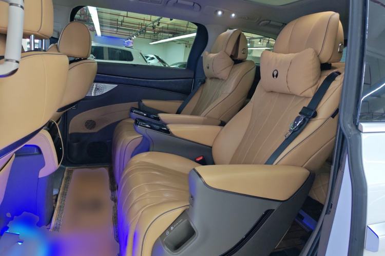 Used Denza D9 2023 DM-i 945 Business Edition