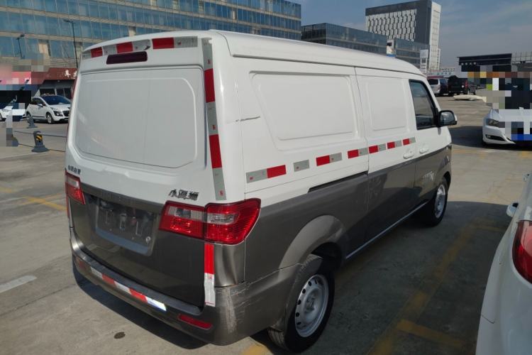 Used Jinbei Hiace X30 2023 1.5L Wealthy Van 2/5-Seater Non-Air-Conditioned Version SWC15M