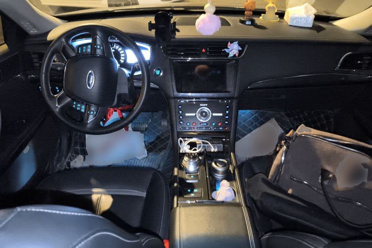 Used Ford Taurus 2017 EcoBoost 245 Luxury Model Center Console