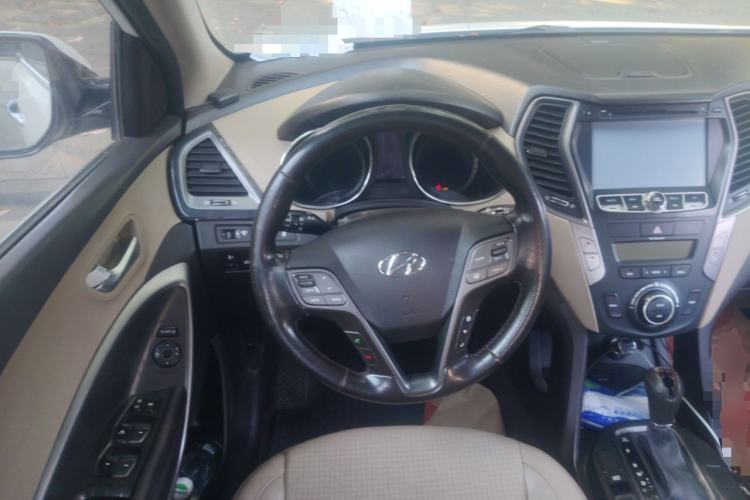 Used Hyundai Santa Fe 2013 2.4L Automatic 4x4 Smart Version Steering Wheel