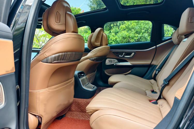 Used Mercedes-Benz E-Class 2025 E 300 L Luxury Model Interior 3