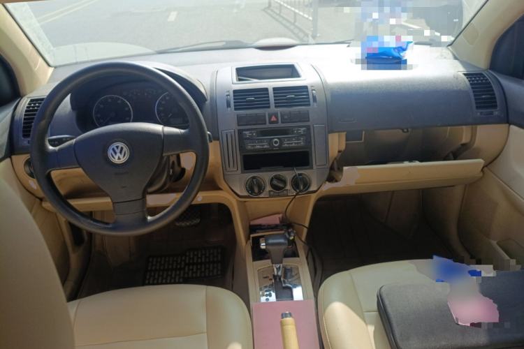 Used Volkswagen Polo 2009 Jingqu 1.4L Automatic Elegant Edition Center Console