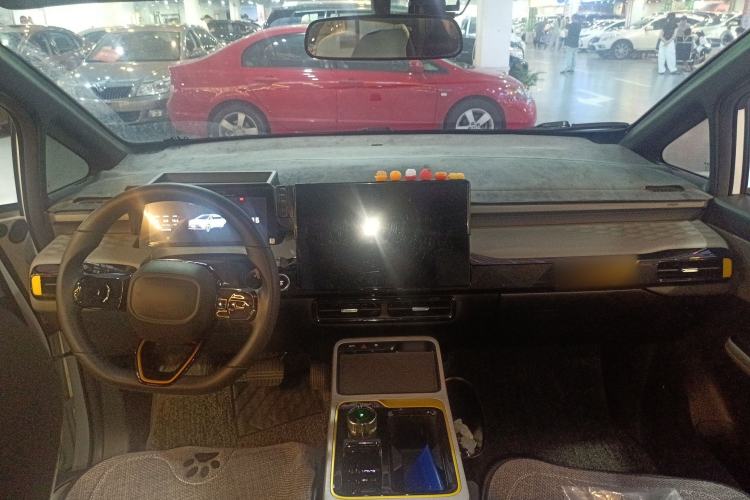 Used AION Y 2021 70 Intelligent Edition Center Console