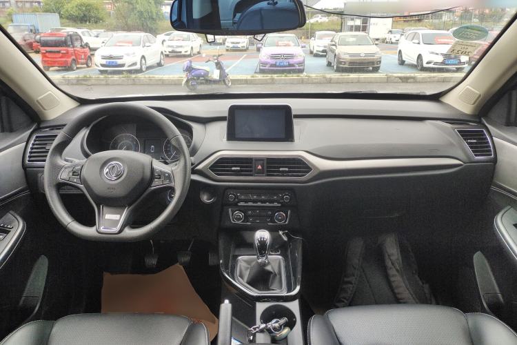 Used Dongfeng Fengon S560 2018 1.8L Manual Urban Model 7 Seats Center Console