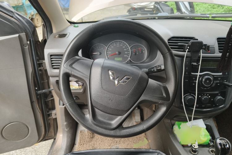 Used Wuling Hongguang 2015 1.2L S Base Model China V Standard Steering Wheel