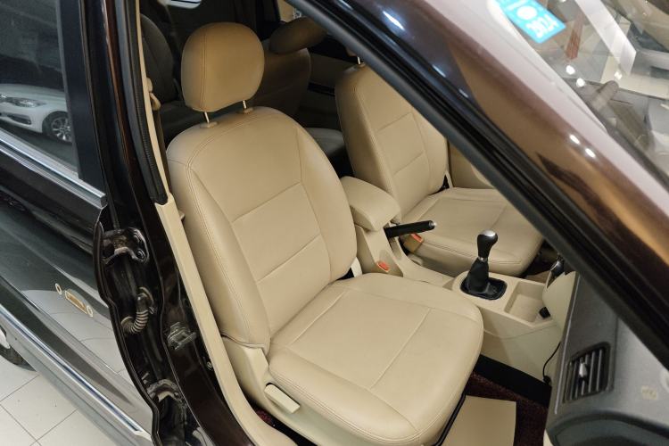 Used Dongfeng Fengon 370 2016 1.5L Manual Standard Edition SFG15-02 7 Seats Right Front Seat