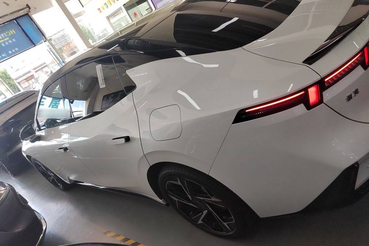 Used Lynk & Co 07 2024 EM-P 126 Long-Range Ultra