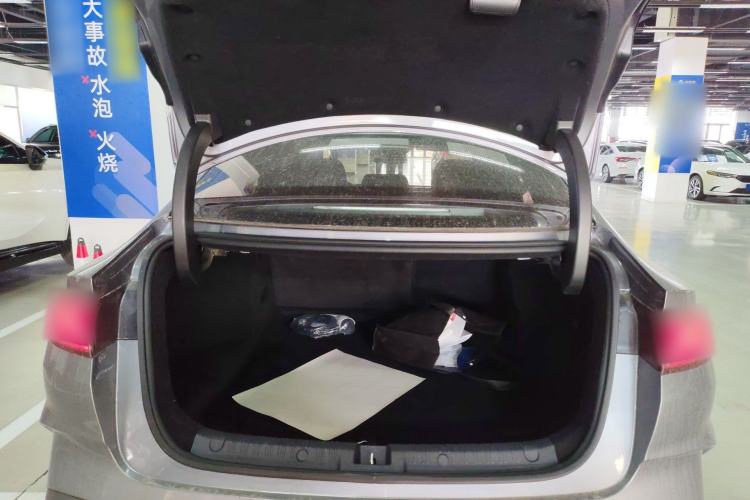 Used BYD Qin L 2025 DM-i Smart Drive 80KM Leading Model Trunk