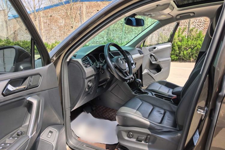 Used Volkswagen Tiguan L 2017 330TSI Automatic Two-Wheel Drive Flagship Edition Interior 2