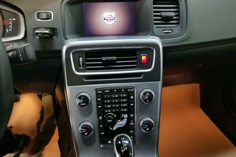 Used Volvo V60 2017 T5 Zhiya Edition China V Standard