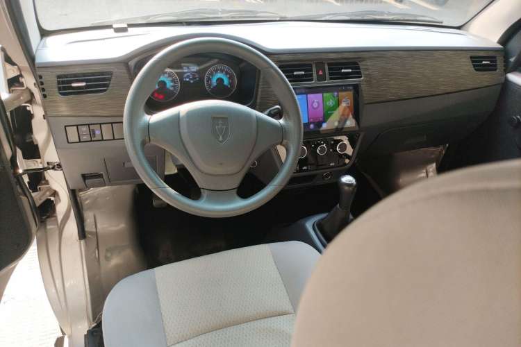 Used Jinbei Hiace X30 2023 1.5L Super-Comfortable Passenger Van 5/6/7-Seater Non-Air-Conditioned Version Model SWC15M Interior 2