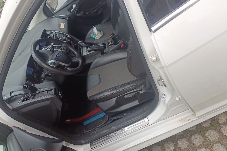 Used Ford Focus 2012 Hatchback 2.0L Automatic Luxury Sport Model Left Front Seat